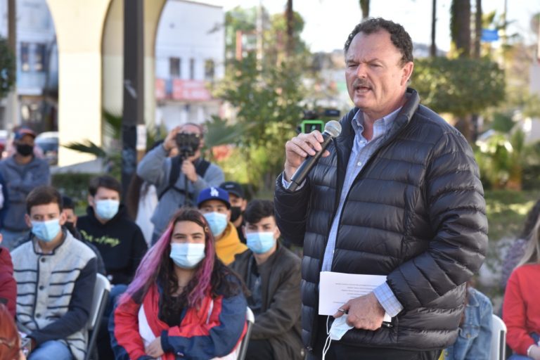 Haremos gratuito el trámite de titulación en las Universidades: “Borrego” Gándara