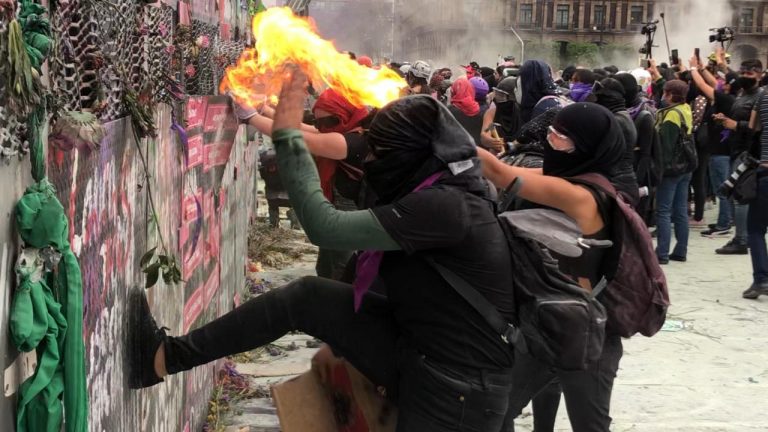 Concluyó la marcha por el 8M en el Centro Histórico de la Ciudad de México