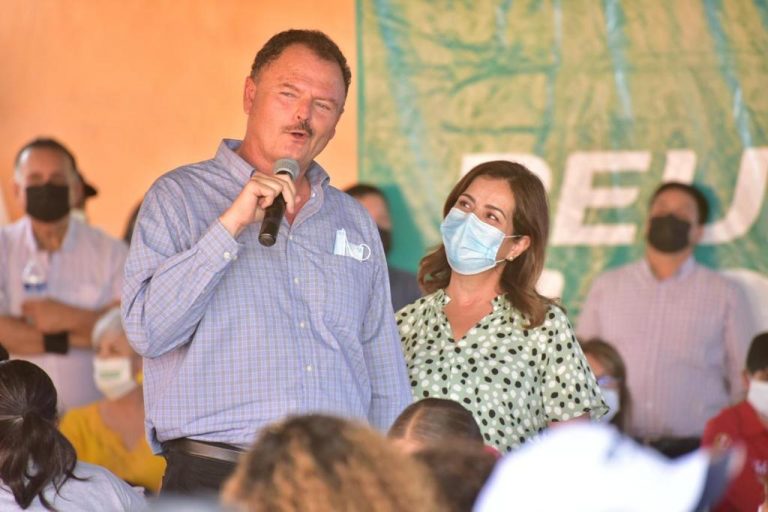 Junto a las mujeres, resolveremos problemas de Sonora: Pily y Ernesto Gándara