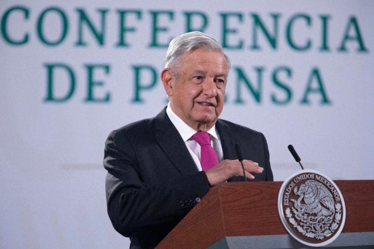 Prueba AMLO que gasolinas y diésel no han subido, anticipa acciones para reducir precios del gas doméstico