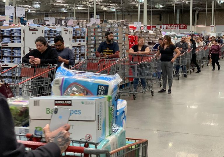 Pide Profeco a Costco y Sams detener revisión de tickets y mercancía a la salida de sus tiendas