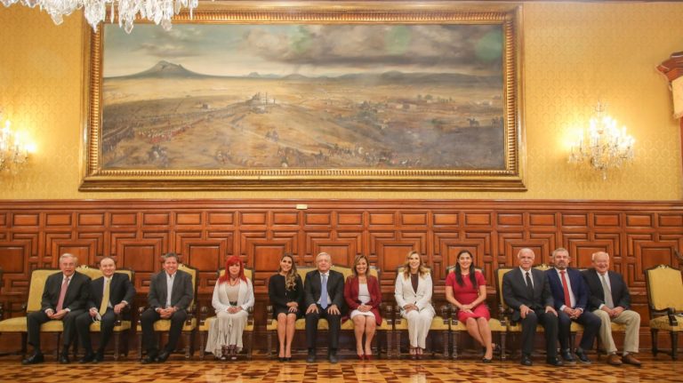 En sintonía los 11 gobernadores emanados de Morena comen con AMLO en Palacio Nacional