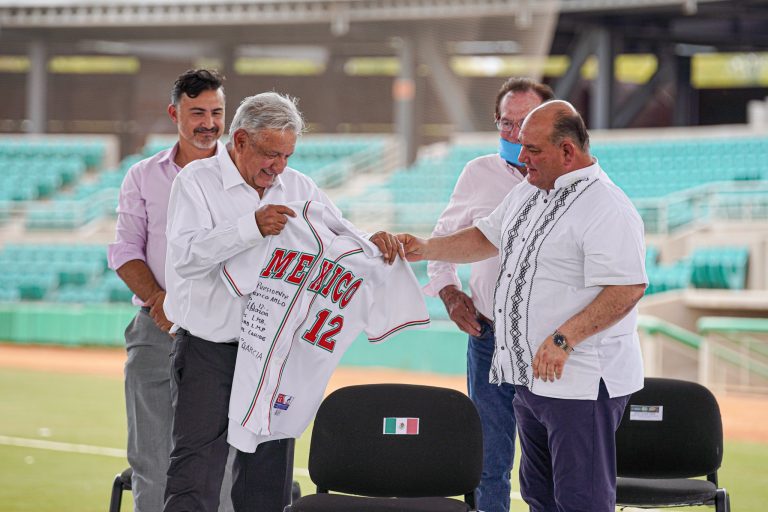 Da fuerte espaldarazo AMLO a Santos González Yescas alcalde de SLRC