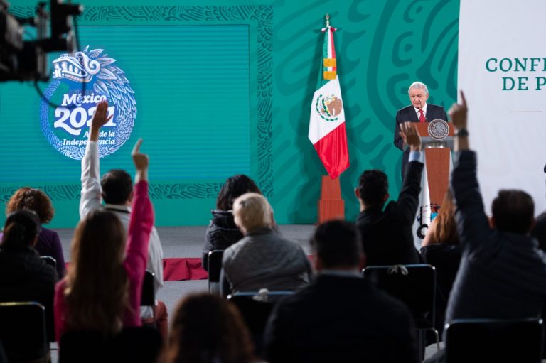 Iniciarán con padrón y legalización de autos “chocolates” en un mes dice AMLO