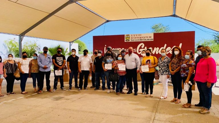 Entrega Alcalde mobiliario y equipo a emprendedores sanluisinos