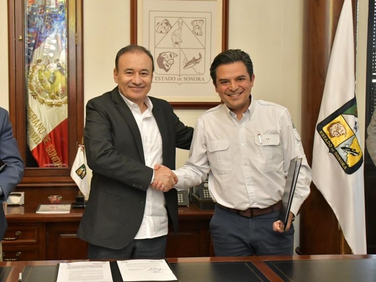 Gobierno de Sonora e IMSS firman convenio para abatir rezago de médicos especialistas en la entidad