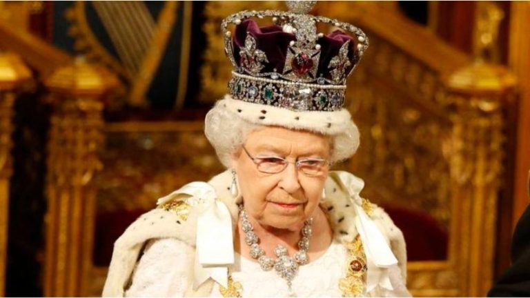 La reina de Inglaterra da luz sobre el proceso de sucesión en el trono a sus 70 años como monarca
