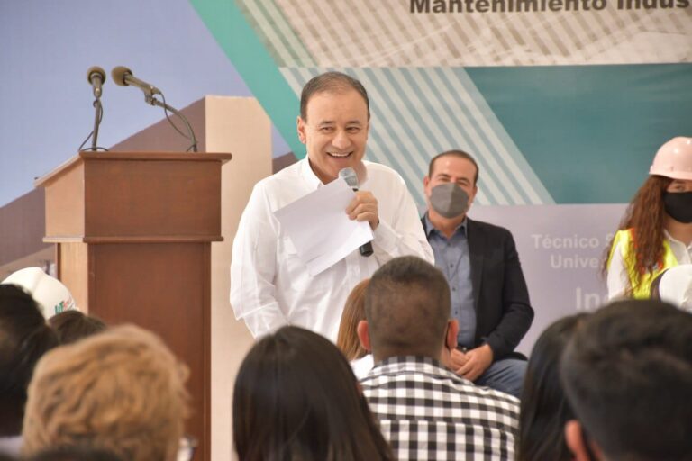 Habrá más becas y educación gratuita para estudiantes universitarios: gobernador Durazo Montaño