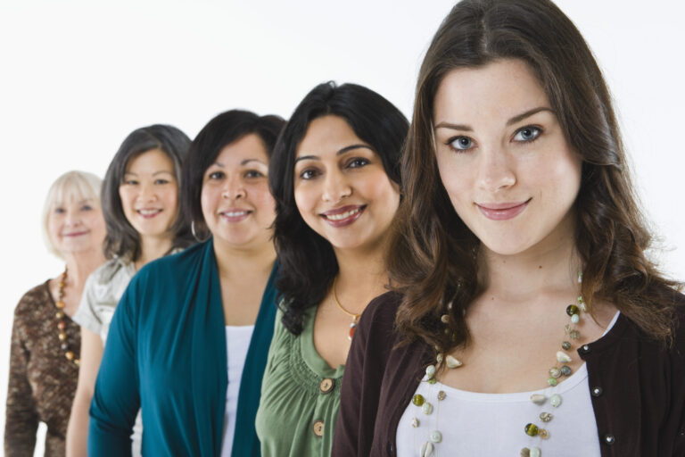 Mujeres son mejore s pagando que los hombres