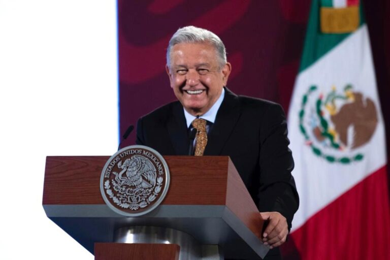Celebra AMLO constitucionalidad de Ley Eléctrica