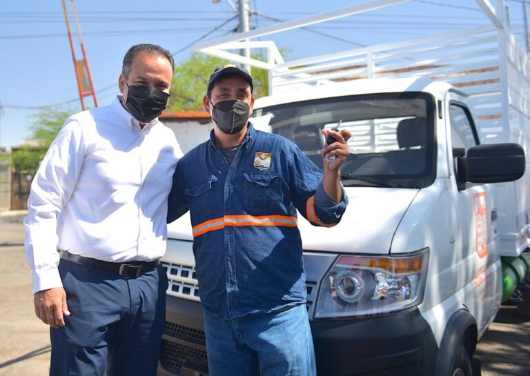 Entrega Toño Astiazarán unidades híbridas a Servicios Públicos e Inspección y Vigilancia