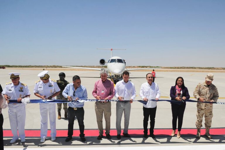 Inaugura gobernador Alfonso Durazo vuelo Tijuana-Puerto Peñasco