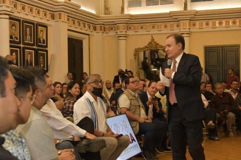 Refrenda el gobernador Durazo compromiso pleno con libertad de expresión