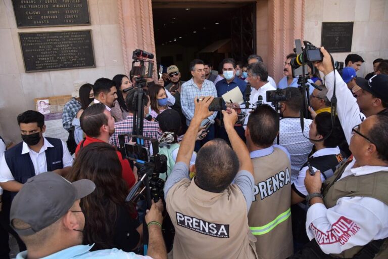 Solidaridad y compromiso para lograr más democracia, ofrece Javier Lamarque a medios de comunicación