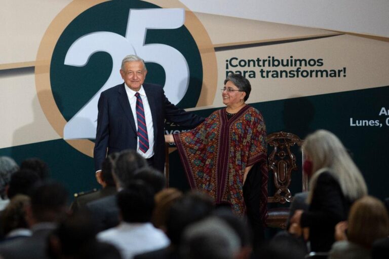 Celebran 25 años del SAT; hace posible desarrollo con ingresos propios, destaca AMLO