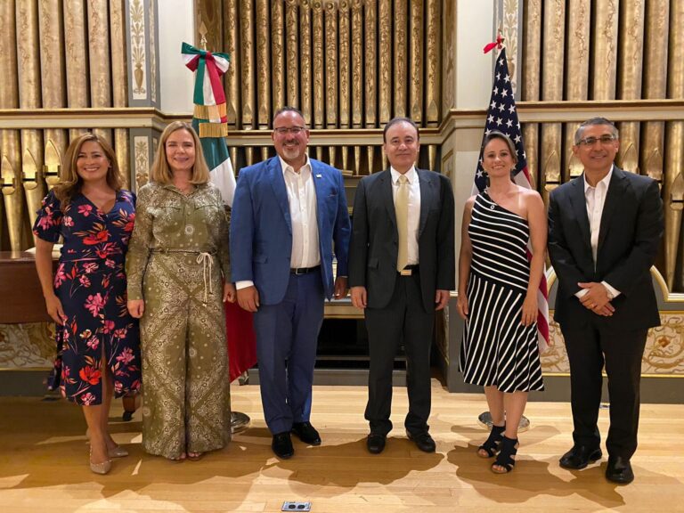 Gobernador Alfonso Durazo dialoga con secretario de Educación de los Estados Unidos