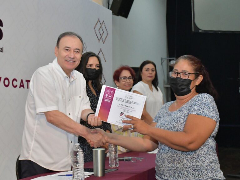 Asume gobernador Alfonso Durazo compromiso de apoyar a más jefas de familia de Sonora
