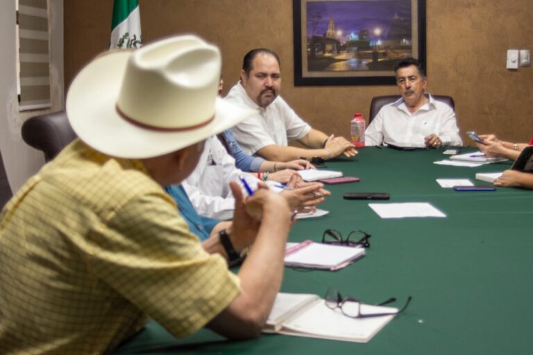 Acuerda Javier Lamarque con Coves acciones a favor de vivienda en Cajeme