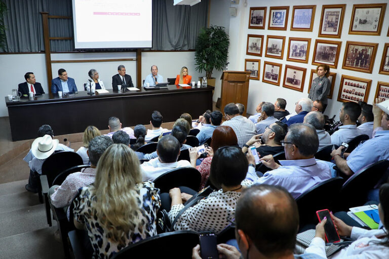 Abren canales de comunicación con los 72 municipios en el Congreso del Estado