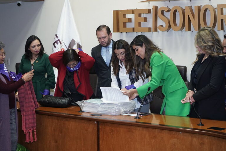 Recibe Congreso iniciativa ciudadana 3 de 3 contra violencia a la mujer