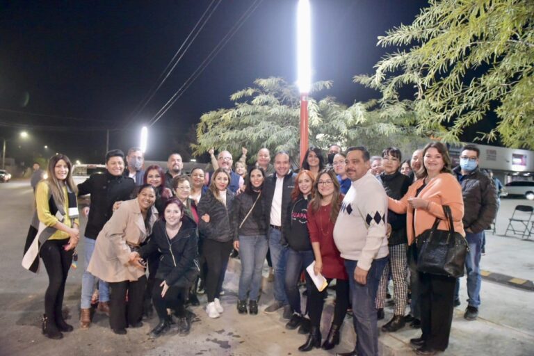 Lleva Toño Astiazarán luminarias de Camina Segura a Puerta Real
