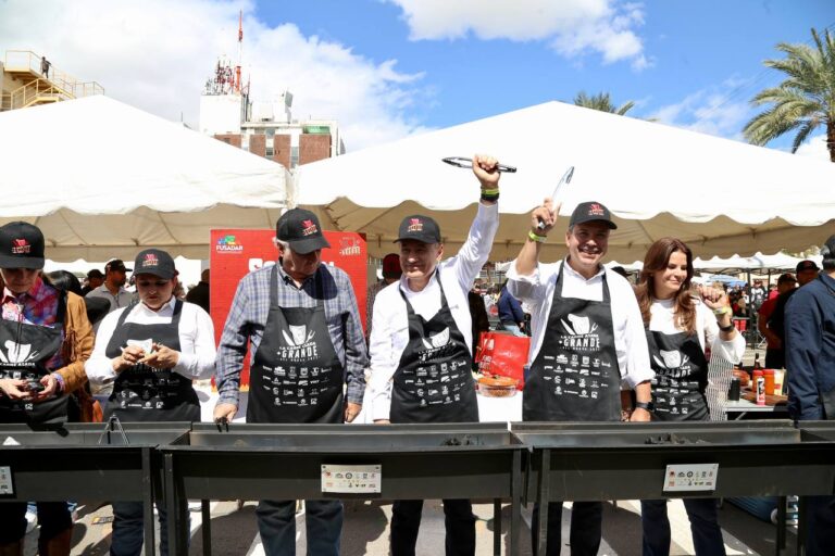 Logran gobernador Alfonso Durazo y más de dos mil parrilleros, el récord Guinness de la Carne Asada Más Grande del Mundo