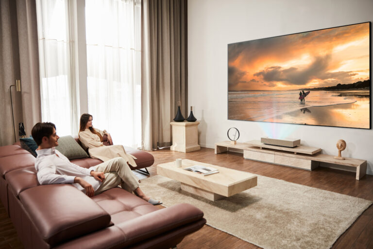 Innova LG con proyector Cinebeam 4K