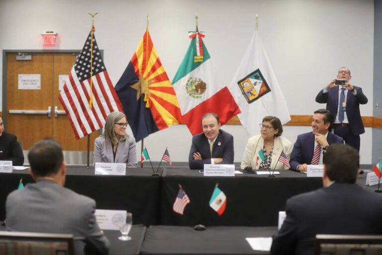 Promueve gobernador Alfonso Durazo Plan Sonora en Arizona; se reúne con la gobernadora Katie Hobbs