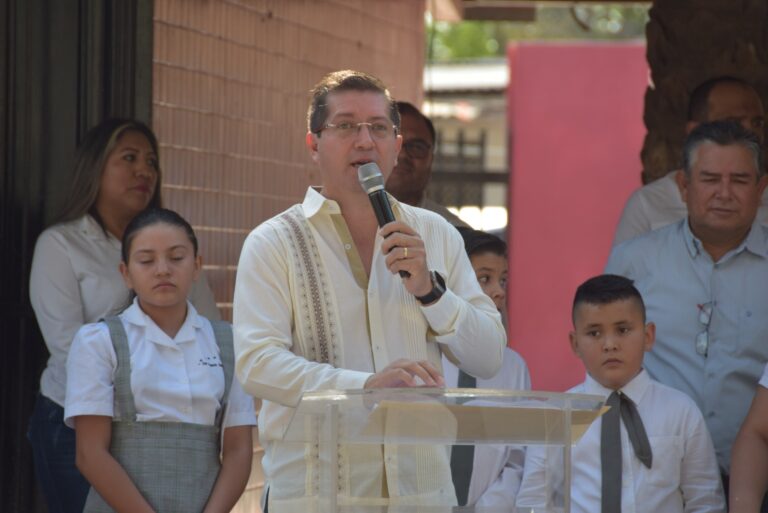Pide alcalde a estudiantes mantener a Navojoa en el liderato