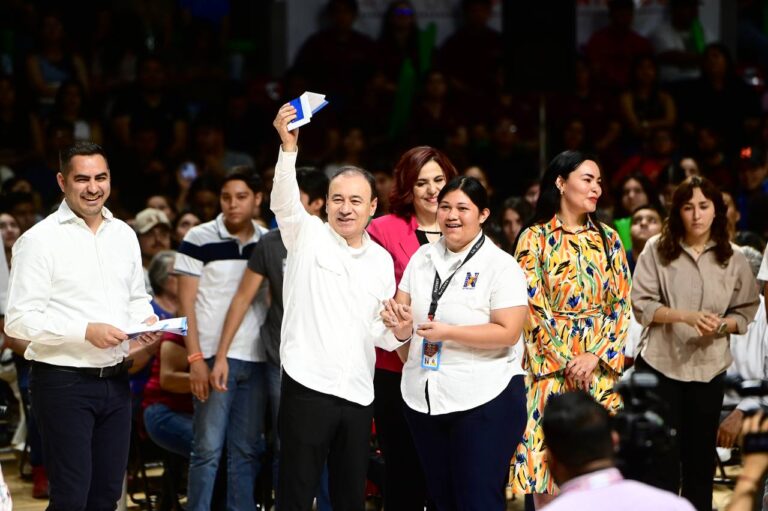 Hemos entregado más de mil millones de pesos en becas a estudiantes sonorenses: Alfonso Durazo