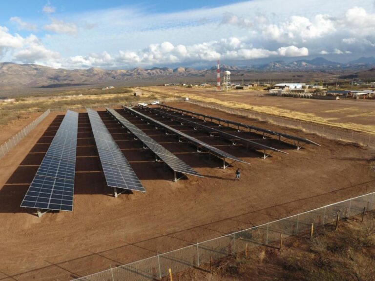 Entregan obra de pequeñas plantas solares en la sierra