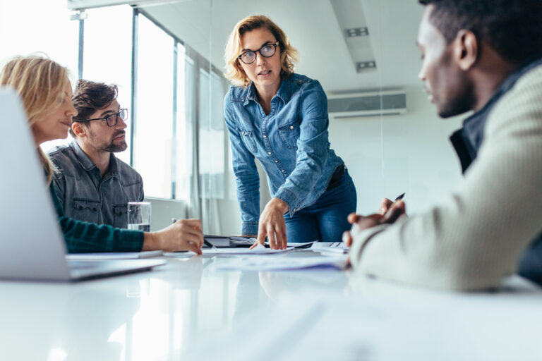 Trabajan en la economía formal muchos más hombres que mujeres: Inegi