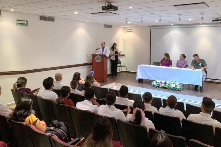 Capacita Isssteson a personal de trabajo social de todo el estado