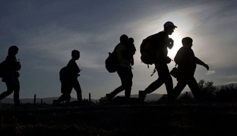 Policía Estatal y Sedena rescatan 56 inmigrantes privados de la libertad en Sonoyta