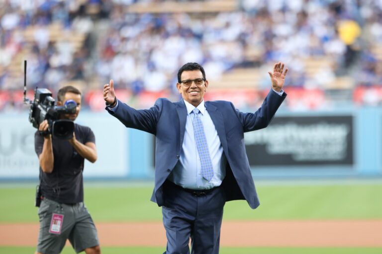 “El Toro” Fernando Valenzuela fue inmortalizado por los Dodgers; sigue pendiente el Salón de la Fama