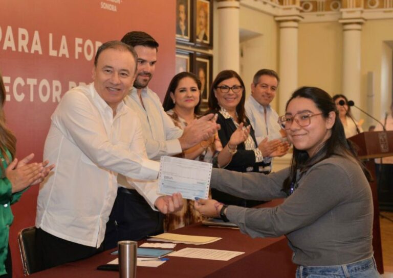 Con becas y experiencia laboral brindamos más oportunidades a nuestros jóvenes: Alfonso Durazo
