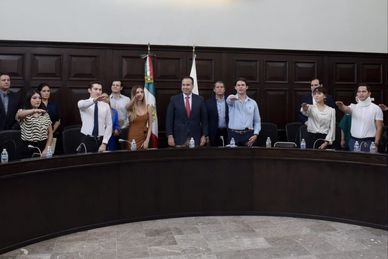 Integra Toño Astiazarán primer Cabildo Juvenil en Hermosillo