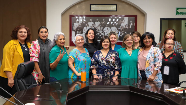 Recibe Comisión propuestas sobre iniciativas en análisis a favor de la mujer