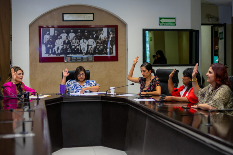 Aprueban proyecto de convocatoria para la entrega de presea del poderío de las mujeres