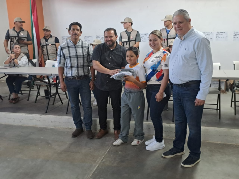 Inicia Gobierno de Sonora entrega de uniformes escolares gratuitos en la entidad