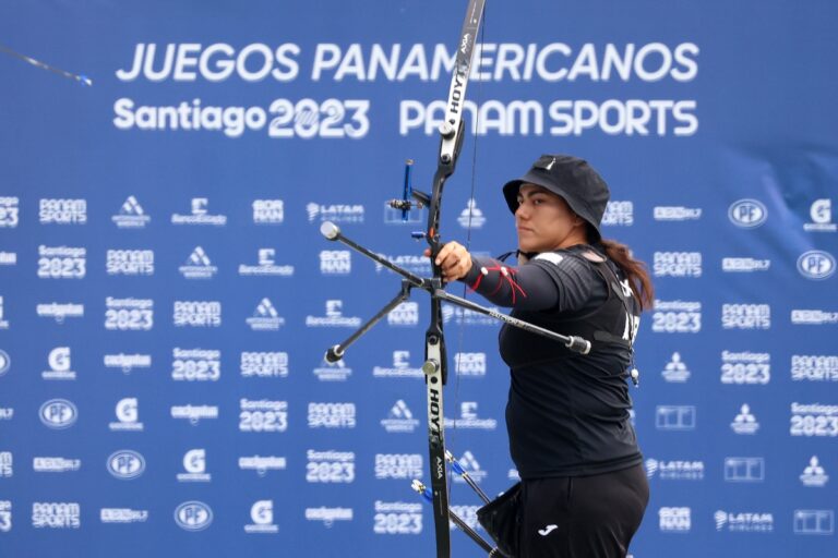 Alejandra Valencia «flecha» oro individual y se despide con tres medallas de Santiago 2023