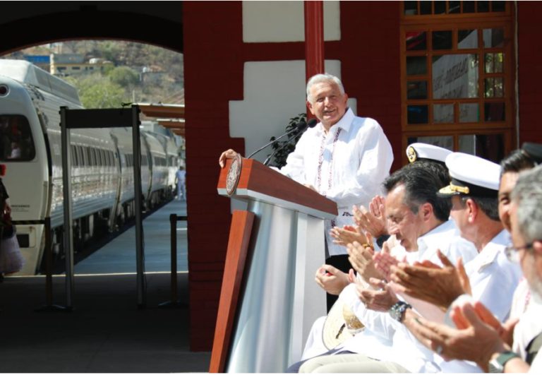 En Oaxaca, presidente AMLO aborda primer tren de pasajeros del Istmo de Tehuantepec