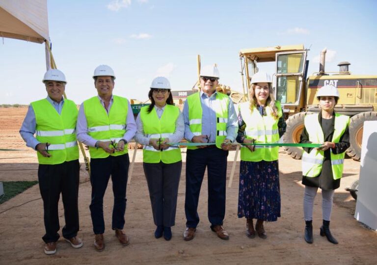 Colocan primera piedra para construir parque logístico