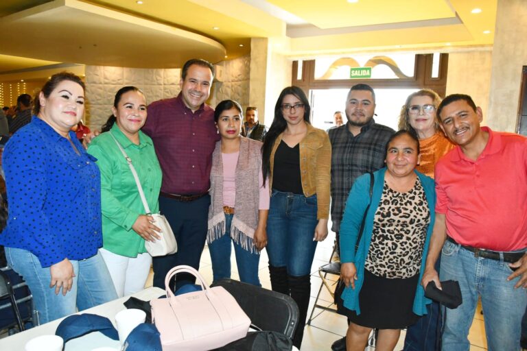 Refrenda Toño Astiazarán trabajo unido con comerciantes