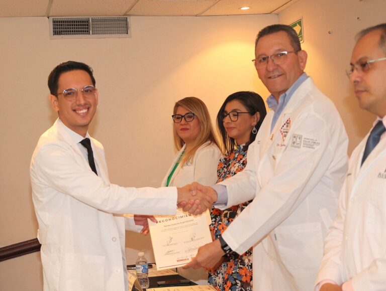 Culminan 40 futuros médicos su internado de pregrado en Isssteson