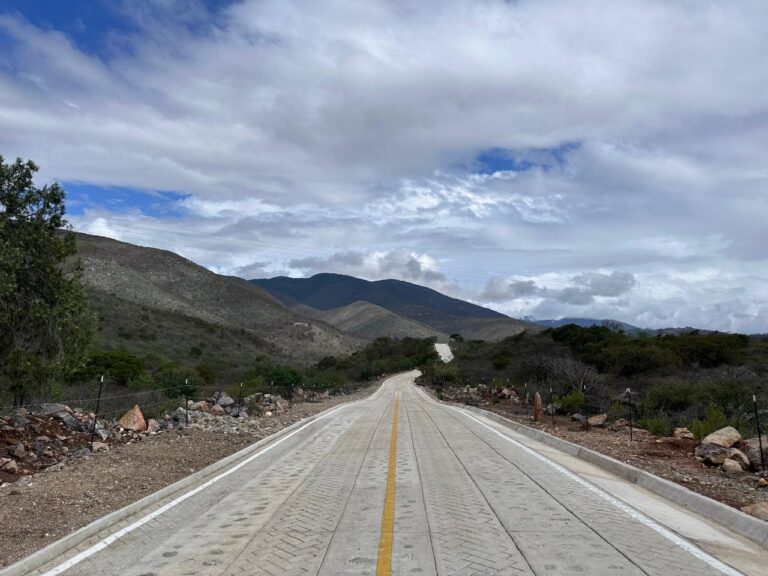 Gobierno de México concluye 195 caminos artesanales en Oaxaca con una inversión de 13 mil, 810 mdp
