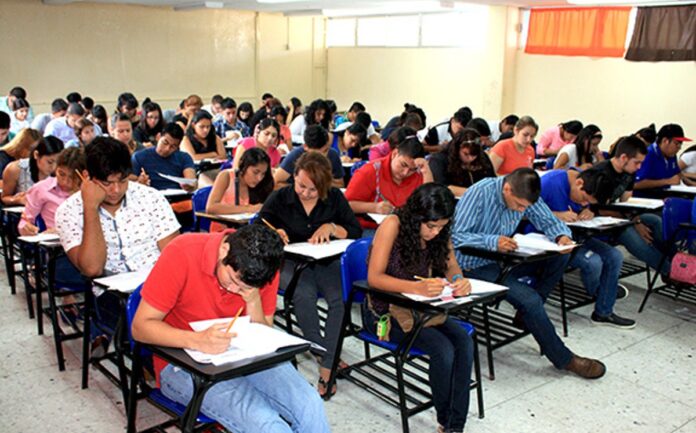 estudiantes-universitarios-archivo