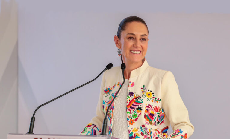 Claudia Sheinbaum presenta redacción oficial de reformas constitucionales para la no reelección, becas a estudiantes y apoyo a mujeres de 60 a 64 años