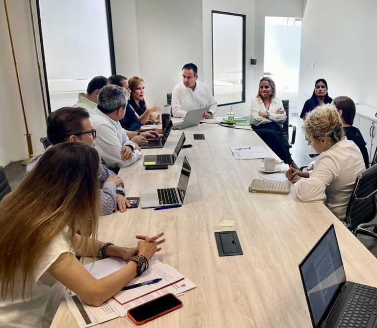 Encabeza Toño Astiazarán reunión de avances del proceso entrega- recepción de dependencias del gobierno municipal