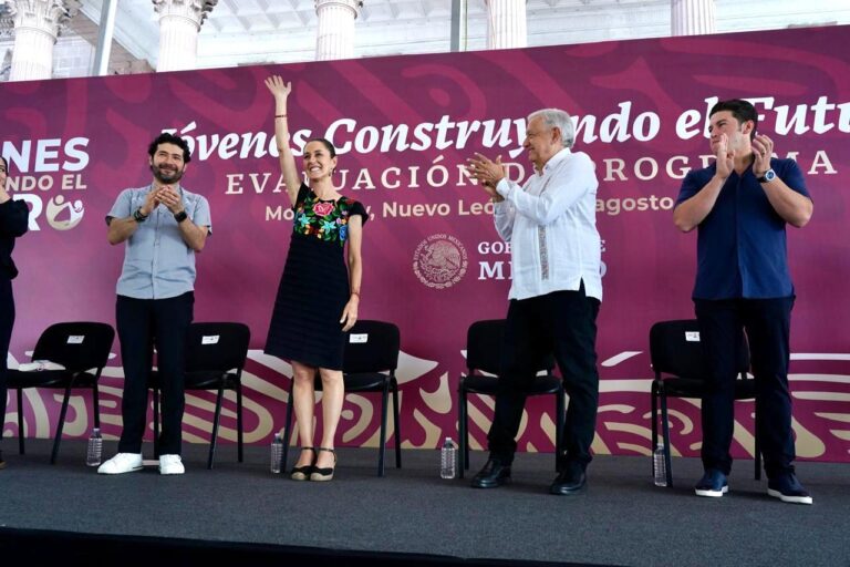 Cada mes salen de la pobreza 100 mil personas en México, afirma presidente López Obrador